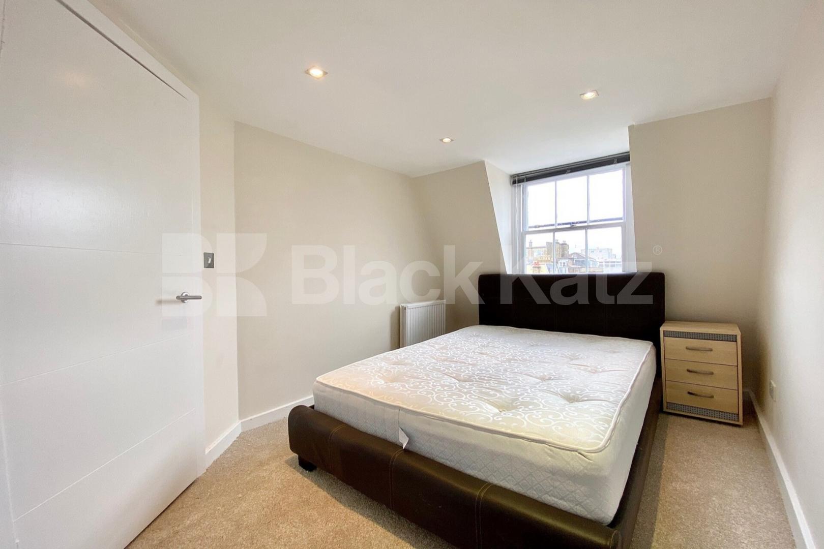 split level property with 2 bathrooms, terrace and large study/guest room Chapel Market, Angel